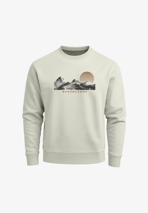 Hellgrauer Pullover mit einer Grafik von Berg und Sonne in gedämpften Farben, darunter der Markenname "NEVERLESS®". Glatte Textur.