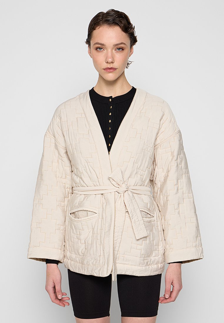 MUNTHE Lichte jas crème MUNTHE Lichte jas crème