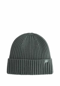 Bonnet en tricot gris avec une texture côtelée et un revers roulé, arborant un petit patch logo sur le côté. Tissu doux offrant un ajustement confortable.
