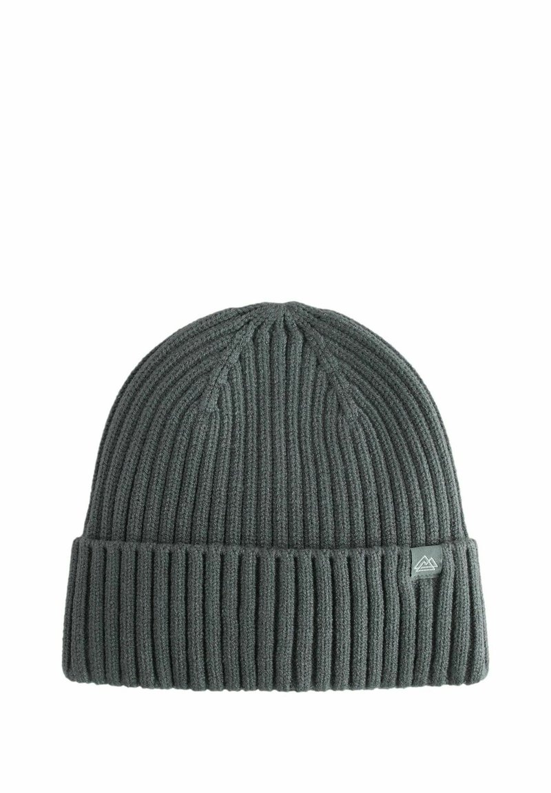 Bonnet en tricot gris avec une texture côtelée et un revers roulé, arborant un petit patch logo sur le côté. Tissu doux offrant un ajustement confortable.