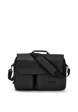 Schwarze rechteckige Umhängetasche mit gepolstertem Schulterriemen, zwei Vordertaschen, Tragegriff oben und Klappverschluss.