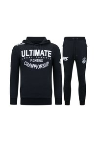 Zwart hoodie- en joggerset gemaakt van een katoenmix. De hoodie heeft grote witte tekst en een kangaroetak; de joggers hebben een elastische tailleband en boorden.