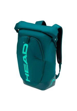 Zaino teal con chiusura a rotolo, tasca frontale con cerniera, spallacci imbottiti e grande logo verticale "HEAD" in turchese brillante.