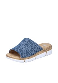 Sandale slide en textile bleu avec un bout ouvert, une semelle en liège naturel et une semelle extérieure blanche sectionnée en croix. Présente un motif géométrique sur la partie supérieure.