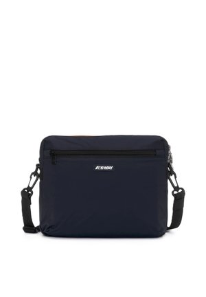 Petit sac bandoulière bleu marine avec poche zippée à l'avant, sangle noire réglable et logo K-Way au centre avant.