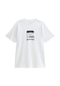 Camiseta de algodón blanca con un gráfico negro de una cafetería y el texto "Morning Club" debajo. Cuello redondo clásico y mangas cortas.