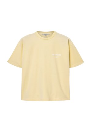 Κίτρινη βαμβακερή μπλούζα με κοντό μανίκι και στρογγυλή λαιμόκοψη. Διαθέτει μικρό λευκό λογότυπο "ALLSAINTS" στην αριστερή πλευρά του στήθους.