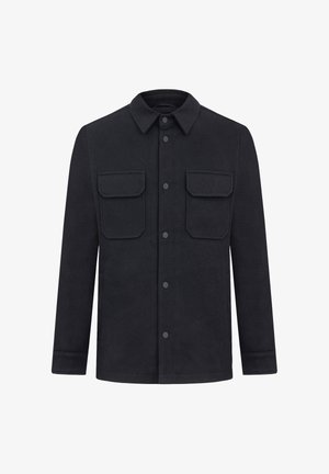 Czarna overshirt wykonana z mieszanki wełny, z kołnierzem, dwiema kieszeniami na piersi i zatrzaskami. Posiada teksturowane wykończenie, prosty krój i długie rękawy.
