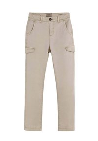 Pantalones cargo color beige, confeccionados en algodón, que cuentan con dos bolsillos frontales planos, dos bolsillos cargo en los muslos y una cremallera con cierre de botón.