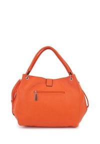 Oranje leren handtas met een gestructureerd oppervlak, dubbele handvatten, een voorvak met rits en accenten van zilverkleurig metaal.