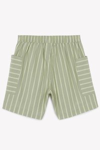 Grønne stripete shorts med elastisk midje, med to sidelommer. Stripene er i lys og mørk grønn med hvite detaljer.