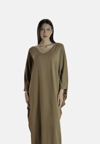 Bruine, lichtgewicht lange kaftan jurk met een V-hals, lange mouwen en een relaxte pasvorm, voorzien van textuurstof en een vloeiende silhouet.