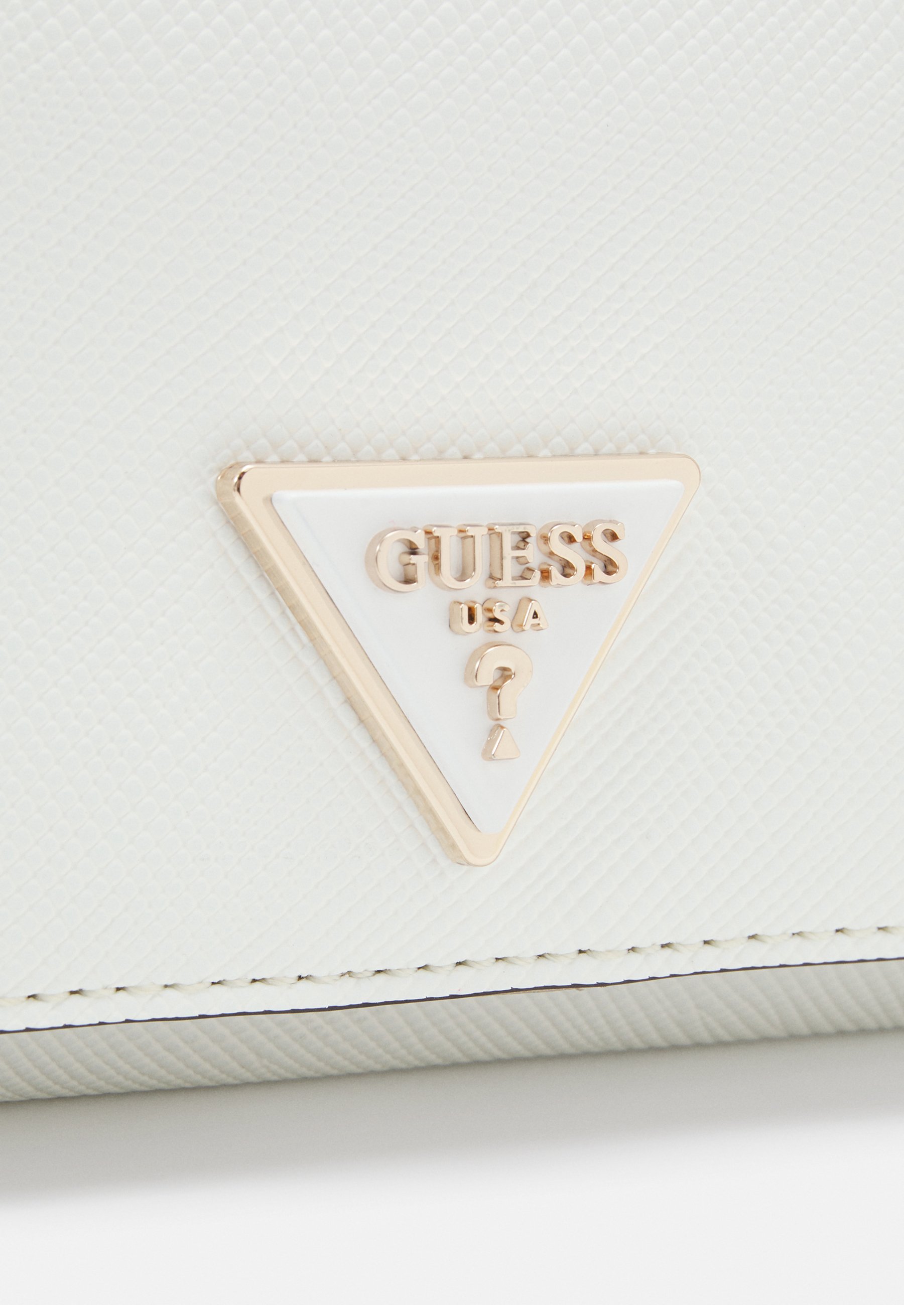 Guess NOELLE FLAP ORGANIZER - Cross body bag - white - Zalando