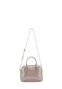 Piccola borsa a mano in taupe chiaro con una finitura lucida, due manici superiori e una tracolla removibile, con dettagli in hardware dorato.