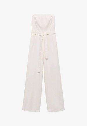 Strapless jumpsuit i off-white stof med bred ben-design. Har et bundet bælte i taljen og en glat tekstur.