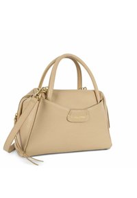 Borsa in pelle beige con due manici corti e tracolla regolabile. Caratterizzata da una chiusura a zip, superficie tessurizzata e dettaglio del logo in oro.