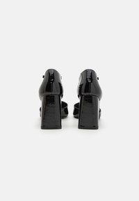 RAID SAKE - Zapatos altos - black