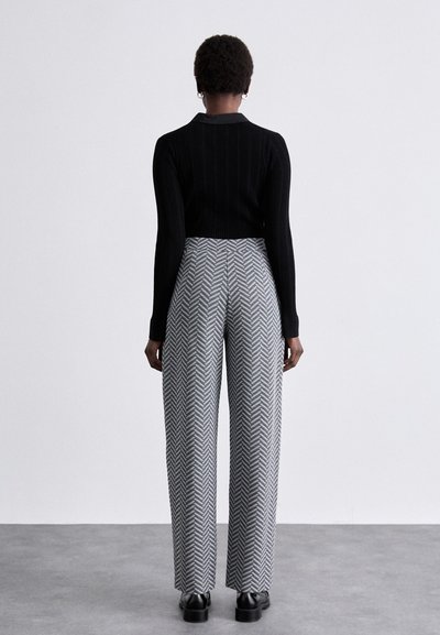 Emporio Armani PANTALONI - Nadrágok - grey