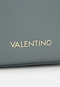 Valentino Bags BRIXTON - Kézitáska - polvere