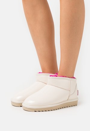 Ankle boots - white