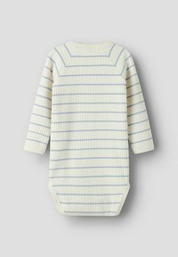 Un body en crème à côtes avec des rayures horizontales bleu clair, un col rond et des manches longues à bords côtelés.