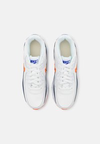 Nike Sportswear AIR MAX 90 UNISEX - Sapatilhas - summit white/safety orange/midnight navy/game royal