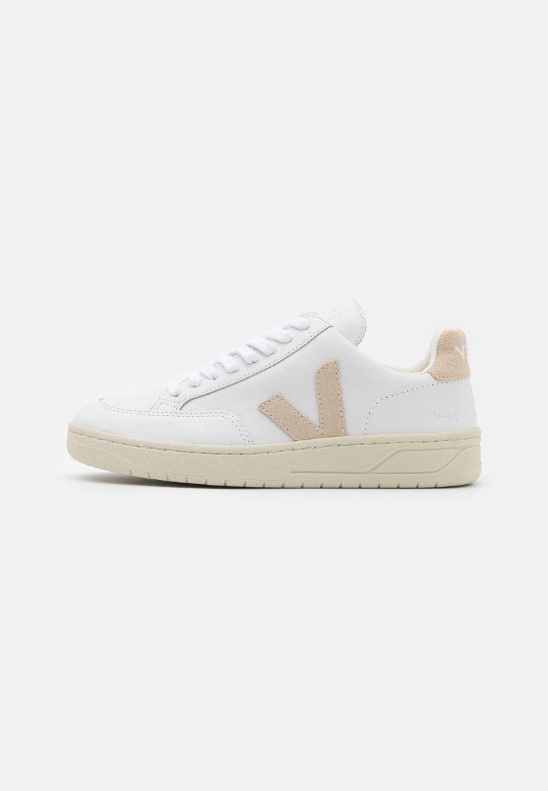 Veja V-12 extra white/sable/white