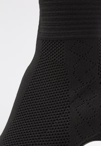 Buffalo Botines de tacón - black