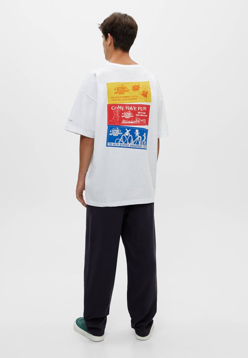 PULL&BEAR WITH XDYE GRAPHIC Print Tshirt white Zalando.de