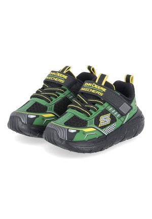 Groen-zwarte Skechers John Deere kindersneakers met gele accenten, klittenbandsluitingen en gemêleerde meshstof.