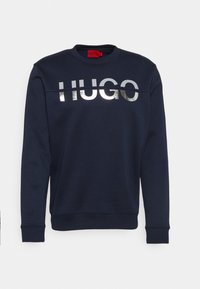 Felpa a maniche lunghe blu navy con il logo metallico argento "HUGO" sul petto e polsini e orlo a coste.