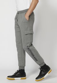 Koroshi LARGO - Donji dijelovi trenirke - gris medio vigoré   dark grey vigore