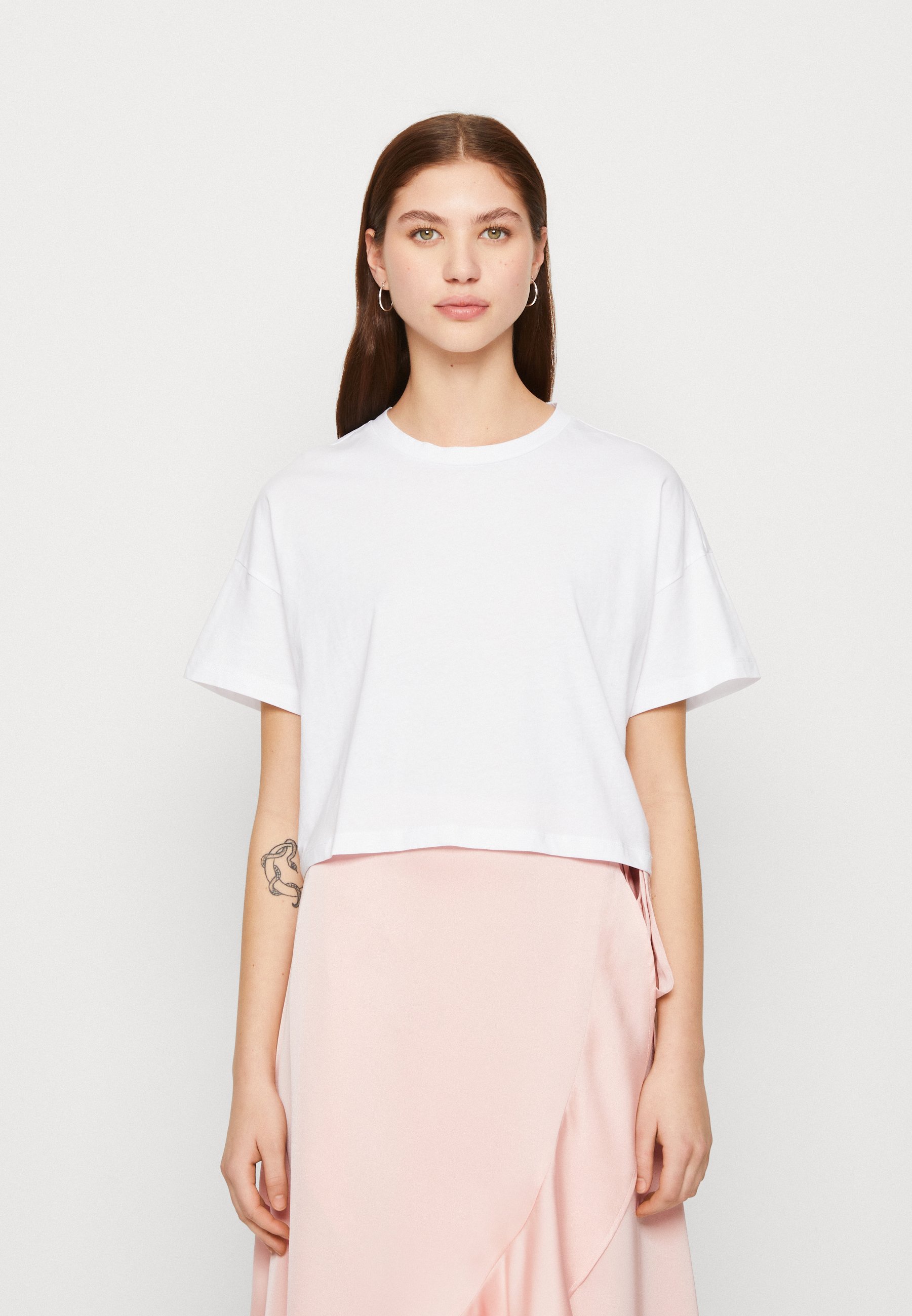 Pieces Pcskylar SS Tee Noos CP – Lässiges T-Shirt Für Mädchen, Lockerer Schnitt, Kurzarm