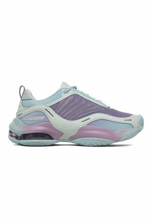 Hellblauer und lavendelfarbener Sportschuh mit Mesh-Einsätzen, gepolsterter Sohle und Reebok-Logo an Ferse und Seite.