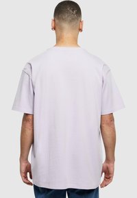 2Y Studios BROKEN HEART  TEE - T-shirts med print - lilac