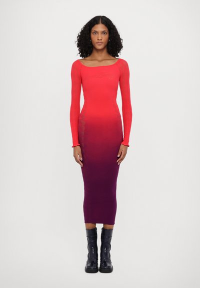 Sinead Gorey DIAMOND SEAMLESS DRESS - Freizeitkleid - red/purple