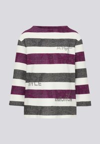 Gestreiftes Langarmoberteil in Weiß, Dunkelgrau und Magenta. Verfügt über strukturierten Stoff, einen Bootsausschnitt und bedruckte Details mit den Aufschriften "STYLE" und "EMOTION."