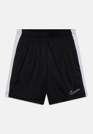 Pantalones cortos deportivos negros, elaborados con un tejido ligero y con una cintura elástica. Presentan franjas laterales blancas y un pequeño logo blanco de Nike.