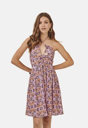 CUELLO HALTER CUT OUT EN EL DELANTERO FRUNCIDO CON ESCOTE EN PICO - Vestido informal - lila