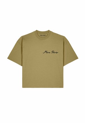 Olivengroene T-shirt met korte mouwen met zwarte "Mira Paris" tekst op de linkerborst en een ronde hals.