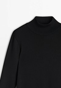 Pull noir à col roulé à manches longues avec col côtelé, présenté sur un fond blanc.