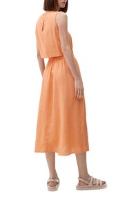 s.Oliver MIT CUT OUT - Sukienka letnia