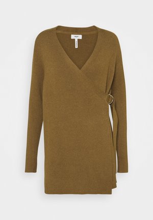 Pull cache-cœur à manches longues en maille côtelée vert olive, avec col en V et détail noué sur le côté avec fermeture par anneau métallique.