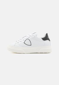 Seleccionado, white/black/silver