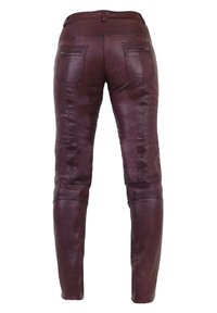 Burgunderfarbene Lederhosen mit Slim-Fit, aus einem glatten Material, ausgestattet mit hinteren Taschen mit Reißverschlussdetails und gerippten Taillenbundakzenten.