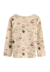 Langärmliges Hemd aus beigem Baumwollstoff mit einem Muster von Eulen und Vogelhäusern auf Ästen. Rundhalsausschnitt mit lockerer Passform.