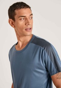 Calida DEEPSLEEPWEAR COOLING - Pyjamashirt - vintage indigo