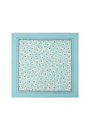 Jasnoniebieska kwadratowa apaszka z białym kwiatowym wzorem, cienką czarną obwódką i napisem „kate spade new york” w prawym dolnym rogu.