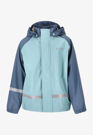Veste imperméable bleu clair et bleu foncé, avec un col montant, une fermeture éclair à l'avant, des poignets élastiques et des bandes réfléchissantes argentées.