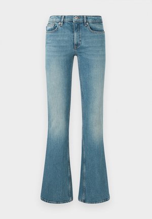 Niebieskie dżinsy o rozszerzanych nogawkach, w jasnym odcieniu, z pięcioma kieszeniami, przeszyciami oraz paskiem w talii zapinanym na guzik i zamek błyskawiczny.